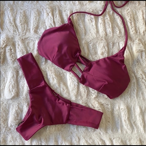 Bikini - Picture 1 of 4